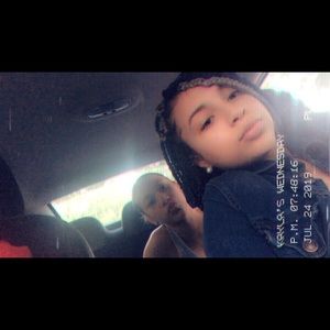 Meet your Posher, Kayla